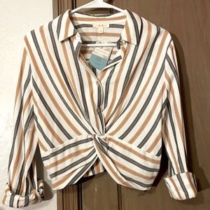 Adorable and chic pinstripe cropped shirt in grey and cream stripes.